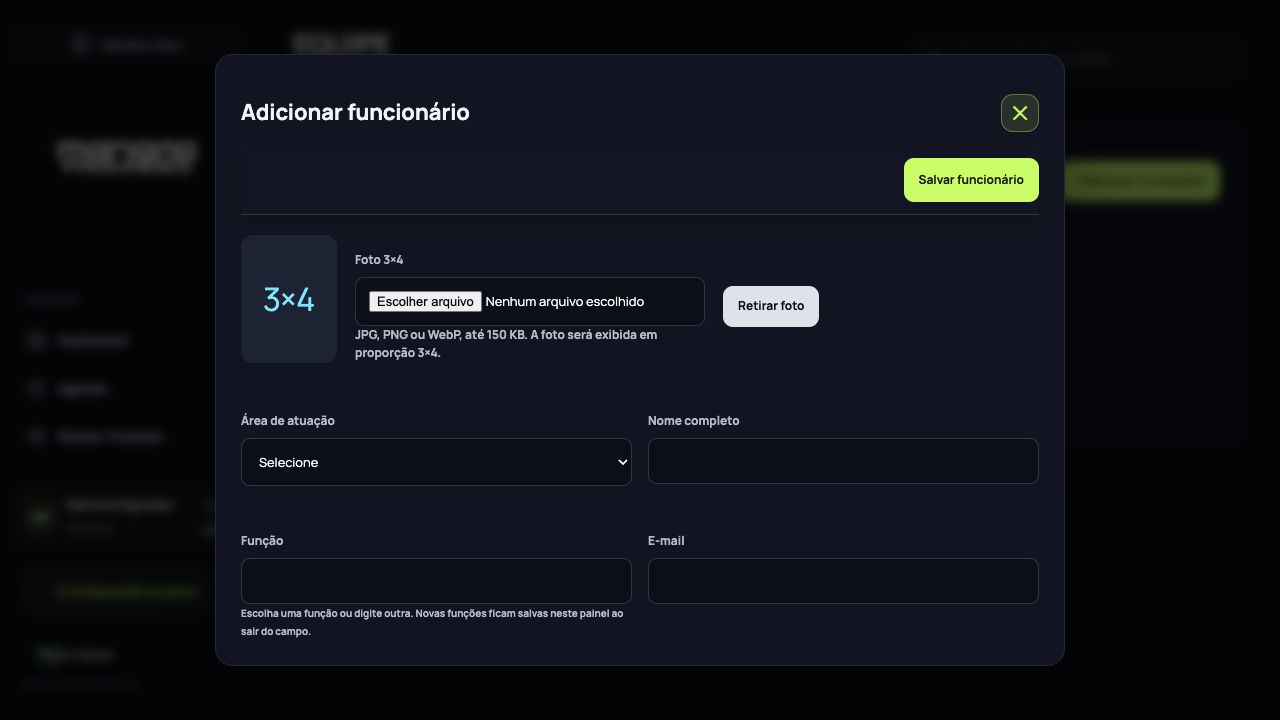 Cadastro de funcionários — tela real em ambiente demonstrativo